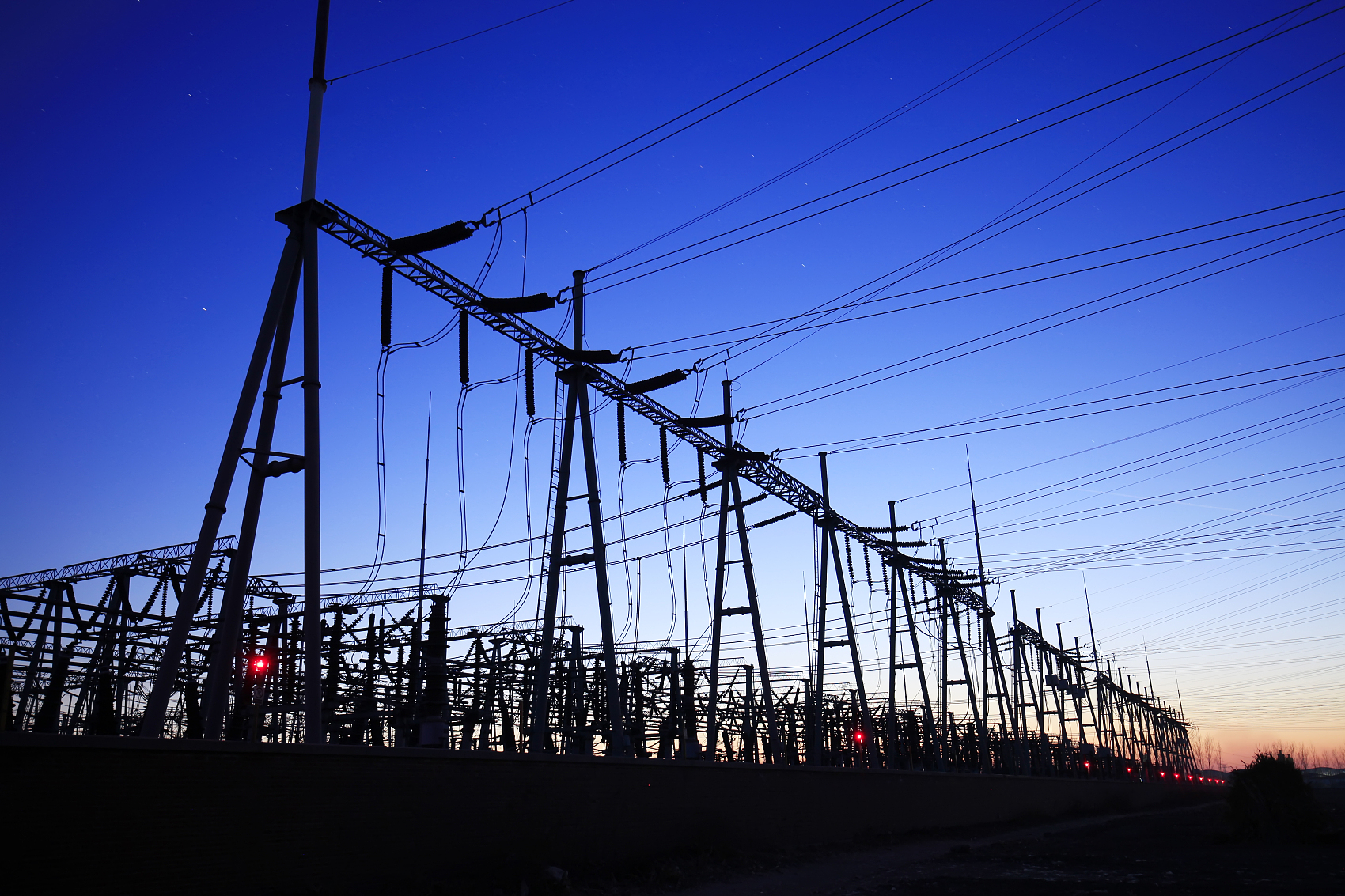 晚上变电站 晚上变电站